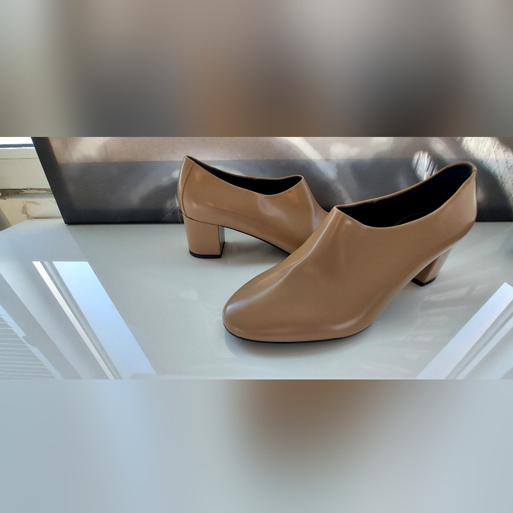NWT Via Spiga Tan Leather Shoes- 9M